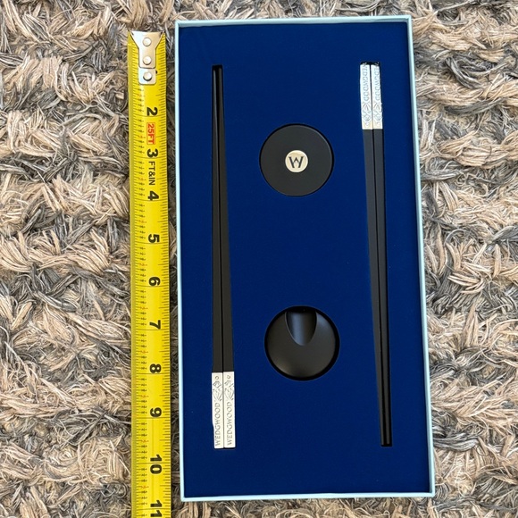 New! High-end Wedgwood Black and Blue Chopsticks Gift Set - Picture 4 of 9